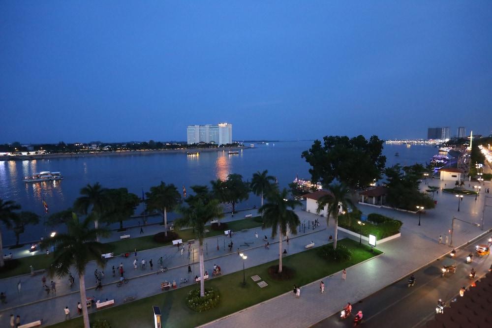 The Quay Boutique Hotel Phnom Penh Esterno foto
