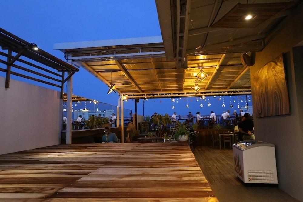 The Quay Boutique Hotel Phnom Penh Esterno foto