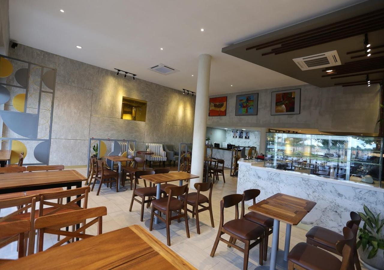 The Quay Boutique Hotel Phnom Penh Esterno foto