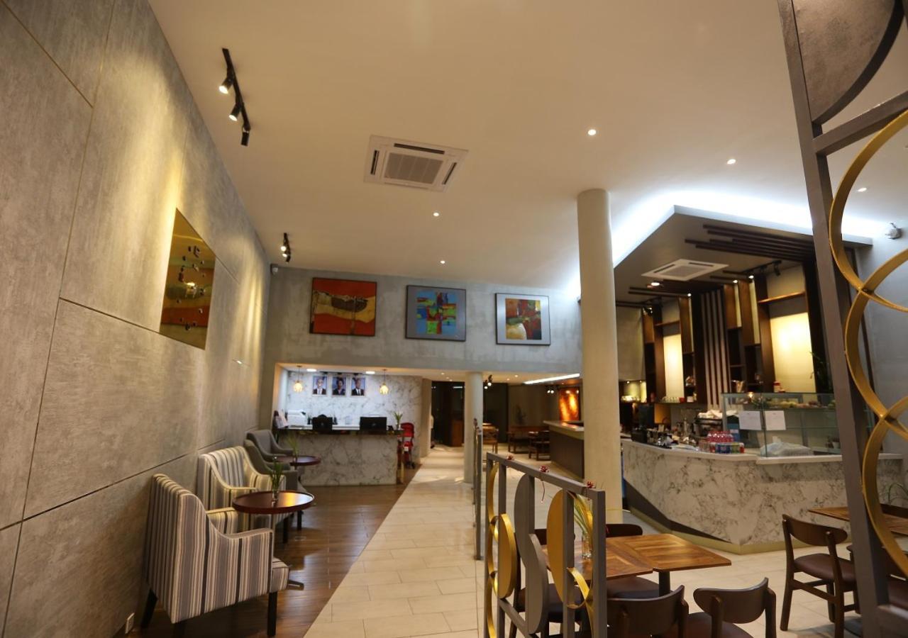 The Quay Boutique Hotel Phnom Penh Esterno foto
