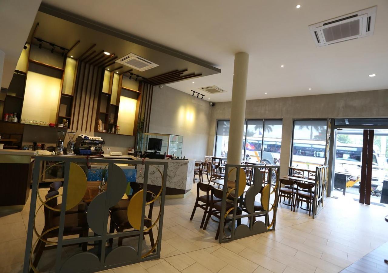 The Quay Boutique Hotel Phnom Penh Esterno foto